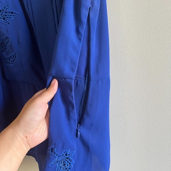 SKIES ARE BLUES SLEEVELESS SHIRT WOMENS SIZE S BLUE PEPLUM LACE LIGHTWEIGHT TOP - Picture 4 of 5